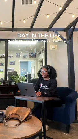 Replying to @Markoyae | Lifesyle | UGC I’m late lol but here’s a day in the life!! I found the role on @LinkedIn 