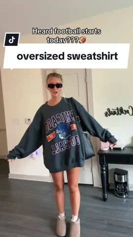 Replying to @DJ_Jen_Castle Nothing better than a massive sweatshirt🍂🏈 #footballseason #hoodieseason #oversizedhoodie #footballhoodie #sweaterweather #chicagosports #sweatshirtstyle #comfyclothes 