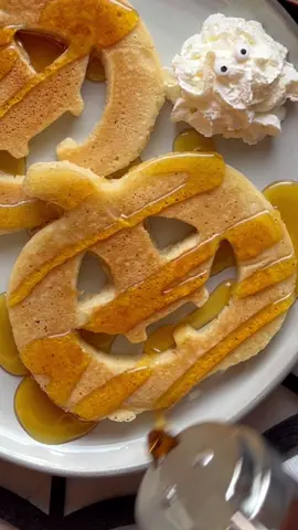 Get into the spooky spirit with these fun and festive pumpkin-shaped pancakes! Made with Birch Benders, they're the perfect Halloween breakfast treat—light, fluffy, and so easy to whip up. Just add a little pumpkin spice and a drizzle of maple syrup for a hauntingly delicious start to your day! 🎃👻 #foodiefriends #breakfastgoals #birchbenders #birchbenderspancakes #birchbenderswaffles #simplerecipes #EasyRecipes #homemade #goodeats #pancakesofinstagram #instayum #baking #whatsonmyplate #eeeeeats #buzzfeedfood #f52gram #goodmoodfood #healthybreakfast #breakfastideas #breakfastwithbirch #proteinpancakes #healthyfood #breakfastrecipe  #cookwithme 