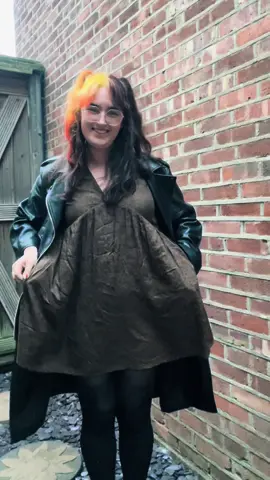 I was going for an autumnal vibe for work with this new dress from Disturbia. Perfectly matched the sudden cold weather and thunderstorm. Lets not talk about me struggling to find the other pocket… Jacket: Mango via @asos  Dress: @DISTURBIA  #alt #alternative #altgirl #alttiktok #elderemo #fitcheck #outfit #corporategoth 