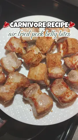 these pork belly bites and SO delicious & a great way to add extra fat to a meal 💪🏼 . . . . #carnivore #carnivoreish #carnivoreketo #carnivoredietwomen #carnivorewomen #ketovore #ketovorediet #ketovorerecipes #highfat #highfatcarnivore #porkbelly #porkbellyrecipes #porkbellybites 