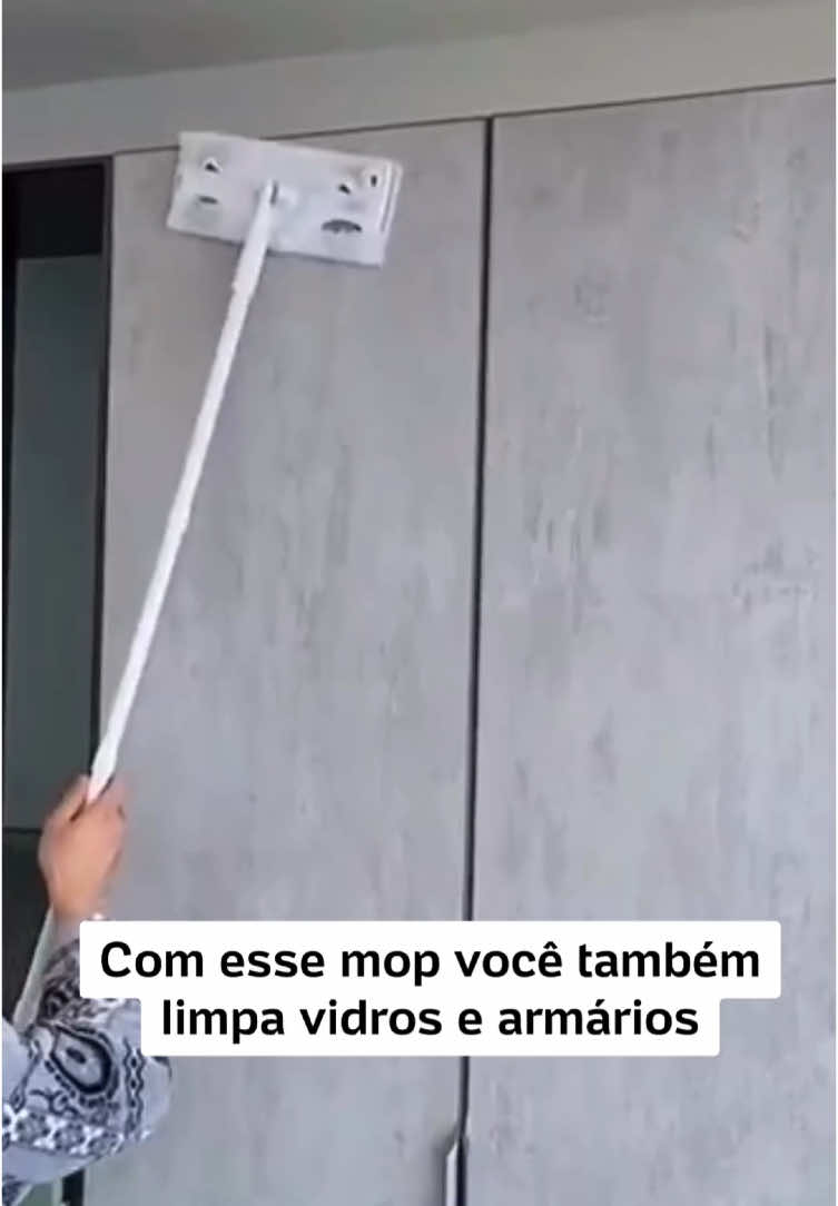 🧼 Com rotação de 360 graus, este mop é ideal para chão, vidros e até armários grandes. Curtiu? Link na bio.  #tiktokmefezcomprar #guiadecomprasuol #tiktokmademebuyit #mop #mop360 #limpeza #dicasdecasa 