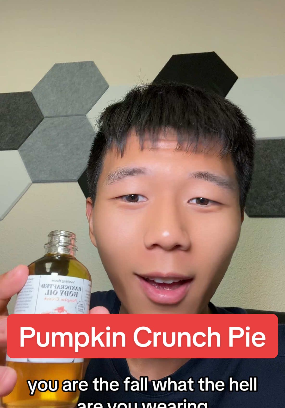Fall scent body oil! The pumpkin crunch pie body oil. Smells so pumpkin, cinnamon, vanilla #soothinghouse #bodyoilsforskin #bodyoil #fallscents #pumpkinscent #fall #perfume #bodyoilsforwomen 