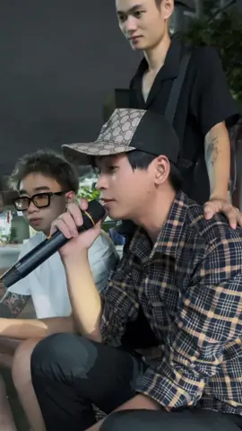 Tự đi qua mưa giông . Tự vẽ lên cầu vồng..@nguyennamanh_tiktok @tran_chi_tien  #xuhuong #xuhuongtiktok #cover #music #viral #thinhhanh #trending #nhachaymoingay #nhacnaychillphet #lkd2110 #tuthanminhdi #danhtuantrung 