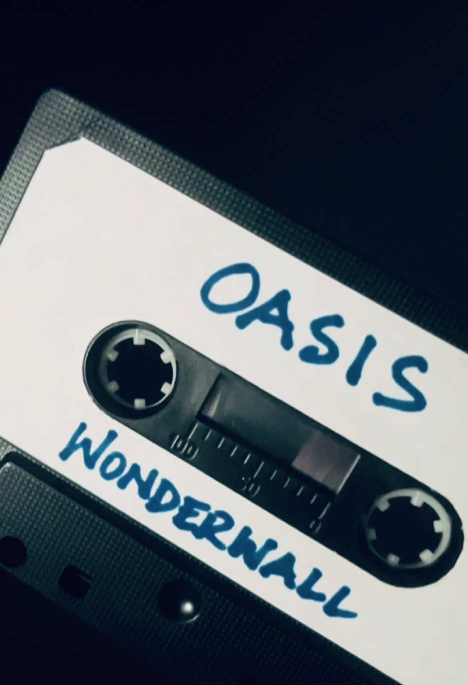 Oasis / Wonderwall - 1995 #oasis #wonderwall #throwbacksongs #banger #bestmusic #goodmusic #genx #throwback #90s #90sthrowback #weekend #liamgallagher #noelgallagher 