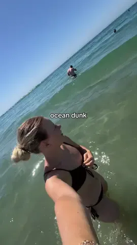 ocean dunk inspired by the one and only @nataliezacek 🫶🏻 the water WAS FREEZING #ocean #oceandunk #dunk #oceanplunge #nataliezacek #travel #travelwithme #california #pacificocean #therapy #beachtherapy #vacation #traveltok #traveltiktok #oceanlife #oceanwaves #watersounds #asmr 