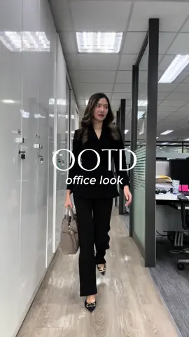 It’s September to slay further🪩✨ #OOTD #outfitideas #tiktoklooks #officelife #financegirl #TikTokFashion #officelook 