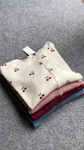motif cherry😍 #cardigan #crop #croptop #cardicrop #cardiganwanita #rajut 
