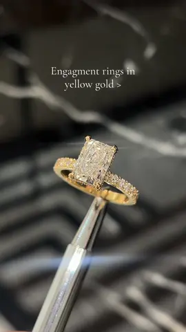 How stunning is this radiant engagement ring in yellow gold 🤍 #patricknader #patricknaderfinejewels #foryoupage #dreaming #radiantengagmentring 