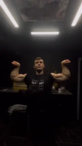 Hoy les traemos un atleta que tiene unos antebrazos fuera de lo común @akimbo_69 Vemos cuál es su entrenamiento y los diferentes ejercicios que realiza para ser un competidor de lucha de brazos de alto nivel y tener una musculatura enorme y fuerte. #luchadebrazos #entrenamiento #fitness #fuerza