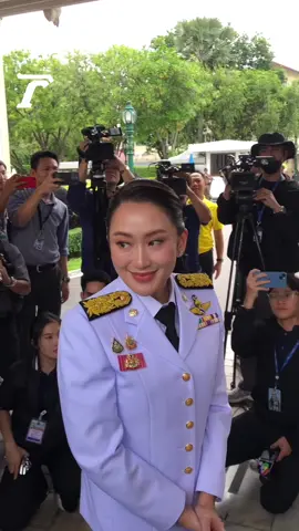 คณะรัฐมนตรี (ครม.) ทั้ง 36 คน นำโดย น.ส.แพทองธาร ชินวัตร นายกรัฐมนตรี สวมชุดปกติขาว เข้าทำเนียบรัฐบาลเพื่อถ่ายภาพเดี่ยว ก่อนเดินทางไปที่พระที่นั่งอัมพรสถาน พระราชวังดุสิต เพื่อเข้าเฝ้าถวายสัตย์ฯ เย็นนี้ (6 ก.ย.) #คณะรัฐมนตรี #ครม #ครมถวายสัตย์ #ทำเนียบรัฐบาล #คลิปข่าว #ข่าวtiktok #ไทยรัฐออนไลน์ #Thairath