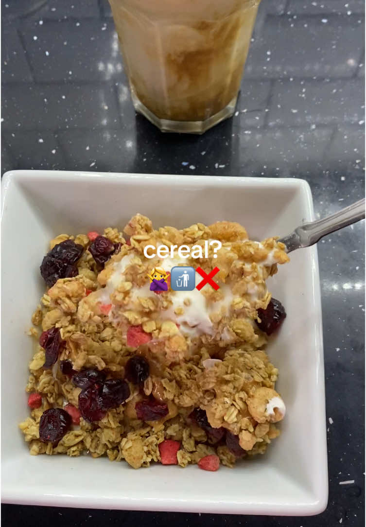 this draft is making me laugh but ive never met a better food combination than yogurt and granola 💯 #breakfast #yummy #EasyRecipe #FoodTok #granola 