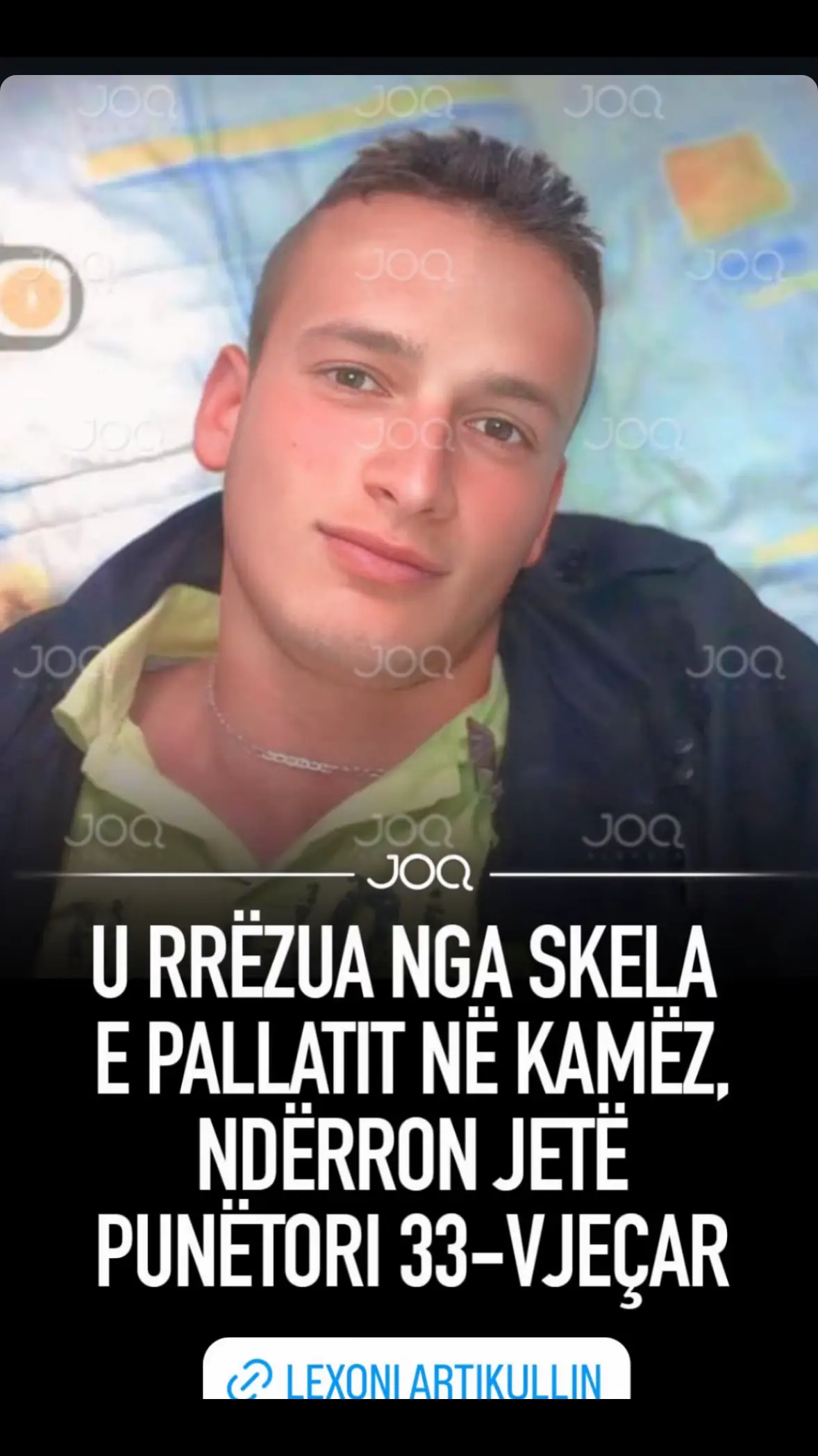 Ka ndërruar jetë në spitalin e Traumës, 33-vjeçari që u rrëzua pak ditë më parë nga pallati ku po punonte. Ibrahim Shata, me origjinë nga Librazhdi, po punonte në kantierin e një pallati në ndërtim në Kamëz kur u rrëzua dhe u plagos rëndë. Ai u transportua menjëherë nê spital, por për shkak të plagëve të marra nuk ka mundur të mbijetojë. Në ditën e ngjarjes, policia arrestoi shtetasin Q. D., 47 vjeç, banues në Tiranë, administrator në një firmë ndërtimi, për veprën penale 