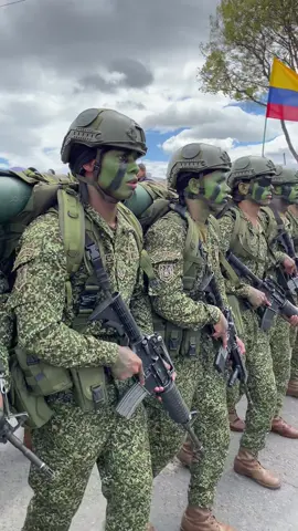 #ejercito #colombia🇨🇴 #policia #foryou #desfilemilitar #smad #fypシ゚viral #marcha 