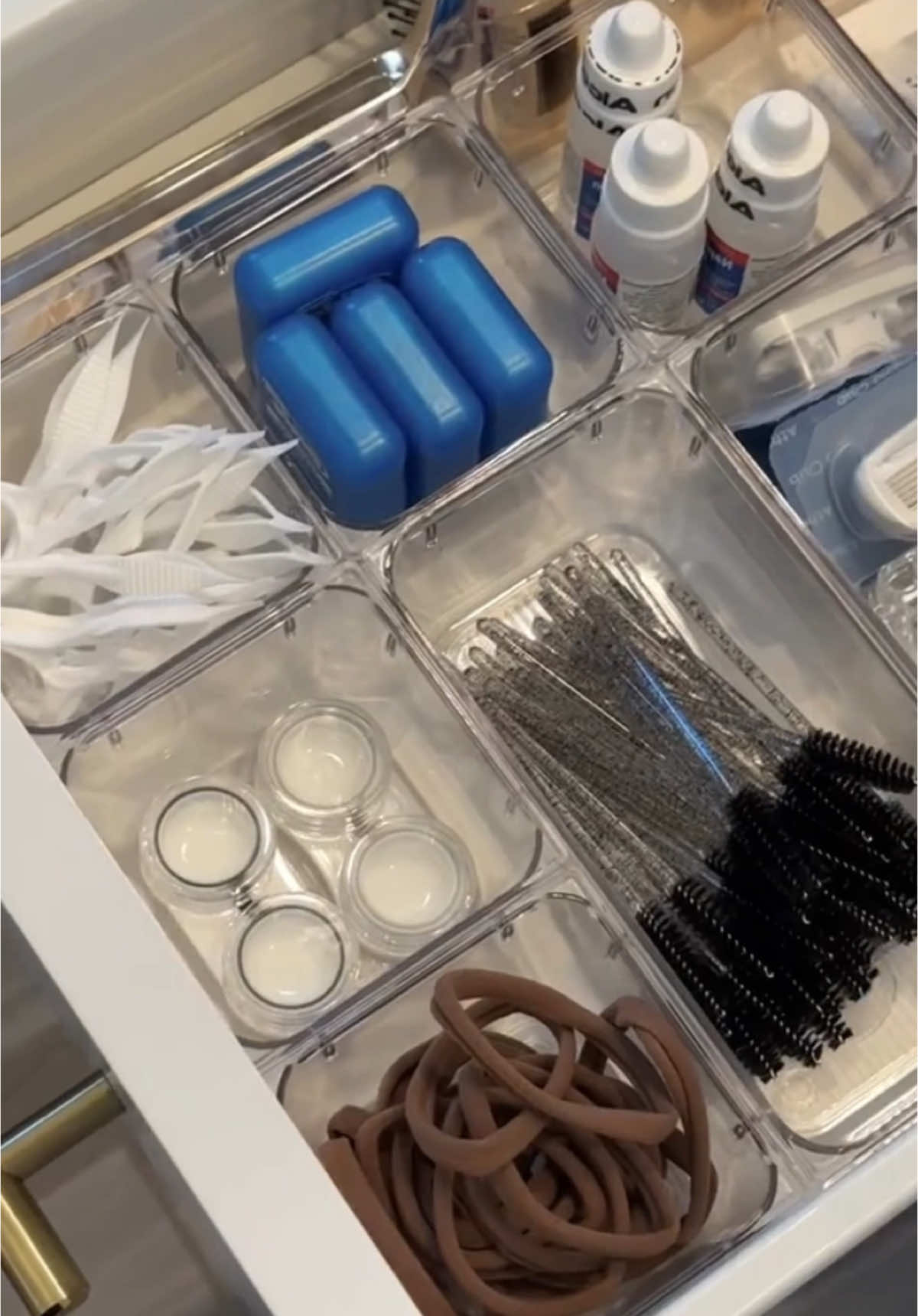 Asmr organizing 🪑👚💄 #asmrsounds #asmrcleaning #cleaningtiktok #fp #asmrtiktoks #makeupcollection #makeuporganization #vanity #cleanwithme #tidytok #organizedhome #roommakeover #cleanmyroom #organizingasmr