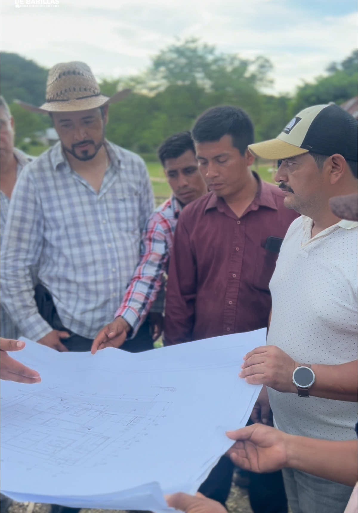 ➕🔘bras 👷🏻‍♂️ Comprometidos con el bienestar y desarrollo de nuestras comunidades fronterizas.  Recientemente, el señor alcalde Neco y su Concejo Municipal, dieron un paso importante al iniciar nuevas obras de infraestructura educativa y salud, en comunidades fronterizas de ma región XIV de nuestro municipio. Con la colocación de la primera piedra para la construcción de nuevos y modernos centros educativos  para la Aldea Nuevo Mayapán y Aldea Nuevo Maravillas Santo Domingo. Además iniciamos  la construcción de un nuevo puesto de salud en la comunidad de Nuevo Sija, Santo Domingo, que con una infraestructura  digna y adecuada, que brindará atención de calidad a las comunidades fronterizas Estos esfuerzos conjuntos buscan mejorar las condiciones de vida y garantizar que todos tengan acceso a una educación de calidad y a instalaciones de salud adecuadas. #barillas_huehue_guate🇬🇹 