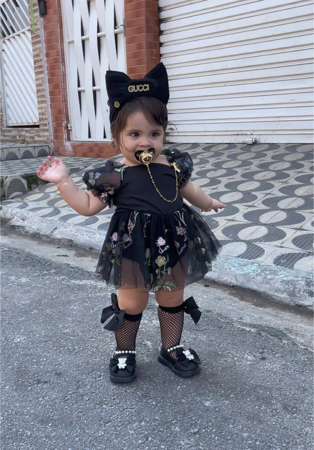 Porque cresce tão rapido ? 🖤✨🥹 #maedemenina #baby #bebestiktoks #maternidade #minidiva #foryou #viral #fypシ゚ #fyyyyyyyyyyyyyyyy #entregatiktok #vaiprofy #babygirl #bebes 