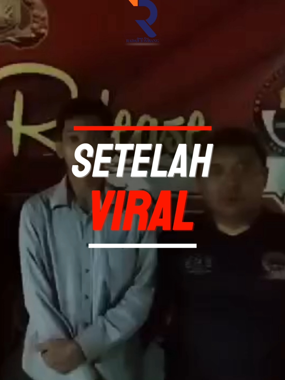 SEPERTI PERKIRAAN NETIZEN‼️ Setelah videonya viral di media sosial, dan korban melapor ke polisi, pelaku pemukulan kepada kurir COD di Jombang akhirnya meminta maaf secara terbuka di kantor polisi. Kasusnya pun disebut petugas tak berlanjut lagi. _______________________________________ Berita selengkapnya silakan klik radarjombang.id jombangbanget.id desakita.co Info PP, Endorsment dan Iklan dan langganan koran bisa Call / Chat WA : 0813 3661 0001