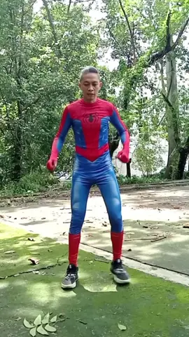 Nasaan daw ang Spider-Man costume ko?