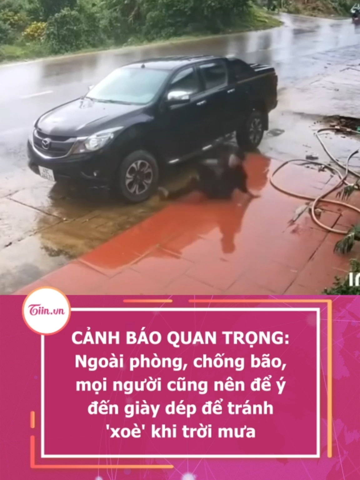 CẢNH BÁO QUAN TRỌNG: Ngoài phòng, chống bão, mọi người cũng nên để ý đến giày dép để tránh 'xoè' khi trời mưa #tiinnews