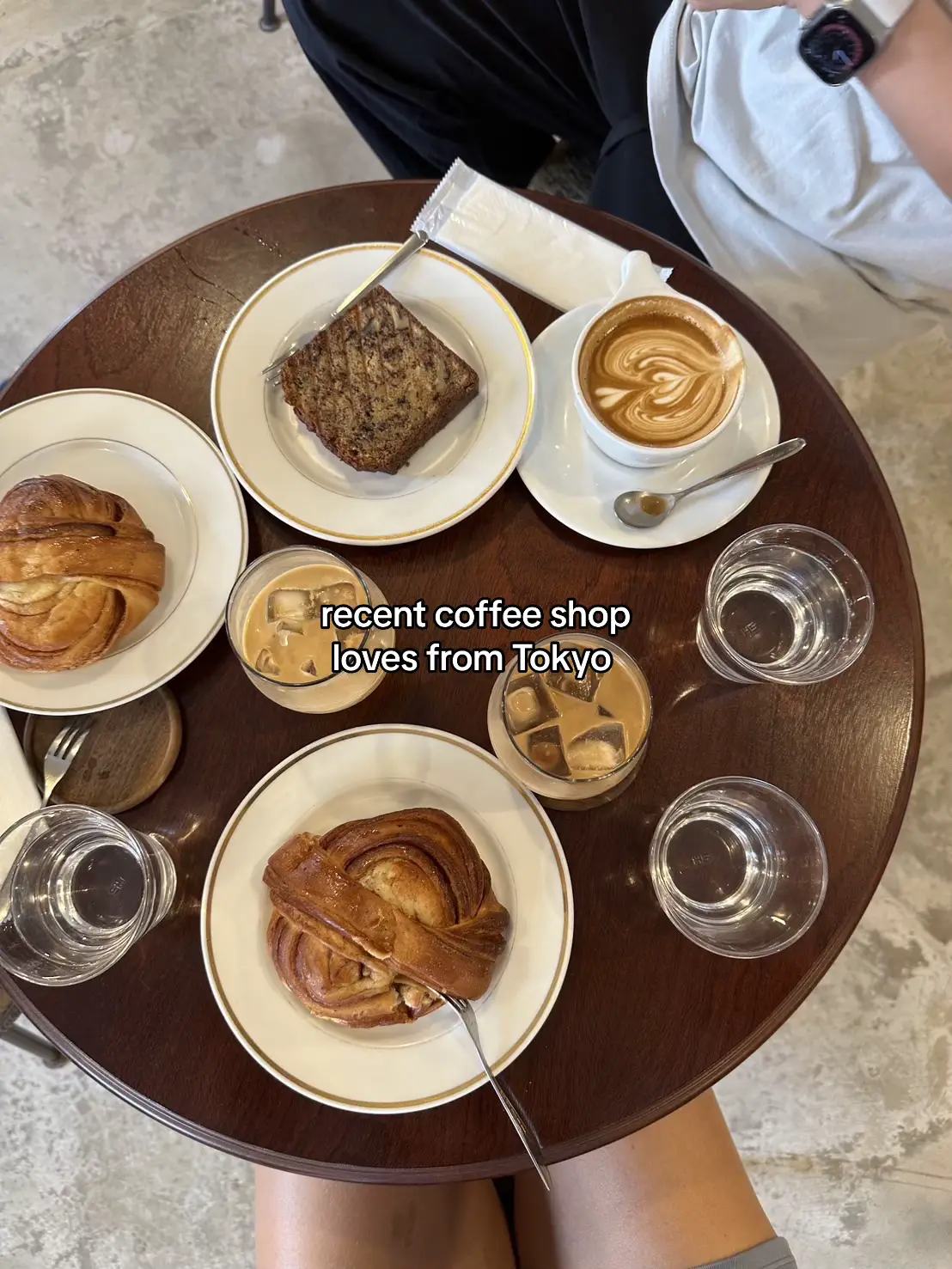 my favourite thing to do is exploring new coffee shops 🍞🥐☕️ #tokyo #tokyocafe #tokyocoffee #japan #tokyocoffeeshop #whattodointokyo #lifeinjapan #livinginjapan 