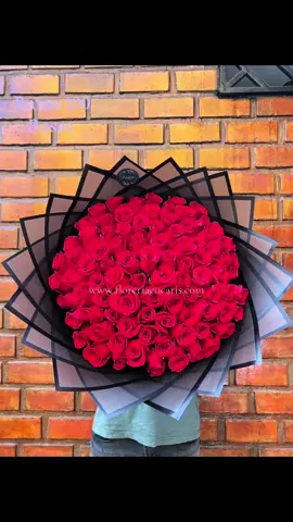 Celebra un amor eterno con un ramo que dice 'te quiero' 💕 ¡Este ramo de 100 rosas es la respuesta! 💘
