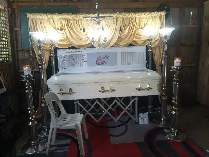 fly high Lolo ko I love you 😘 Wala ka nang mararamdamang sakit gabayan mo na lang kame ha ingat sa pag lalakbay mo alam ko Masaya ka sa parorooonan ko 😭😭😭😭😭