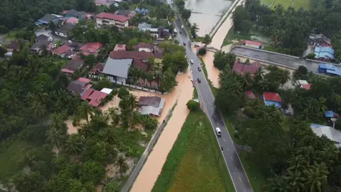 Banjir Kpg Permatang Langsat Penang 7 Sept 2024 #CapCut #fyp #fypシ゚viral #penang #penangmalaysia #penangkini #malaysia #malaysiatiktok #tiktokbrunei #bruneitiktok #banjir #banjir2024 #banjirkilat #hujan  #foryou #u4 #foryoupage #videoviral #jkr #jkrpenang #bomba #tldm #dronevideo #kampung #fyppppppppppppppppppppppp 