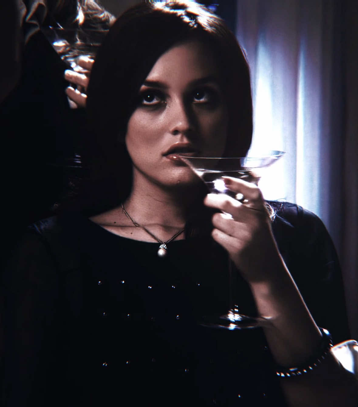 b always clocking others // ib: @mika ⌗ // cc: sat6rns // #blairwaldorf #blairwaldorfedit #serenavanderwoodsen #gossipgirlhere #gossipgirledit #gossipgirl #xoxo #foryou #viral #aftereffects // 