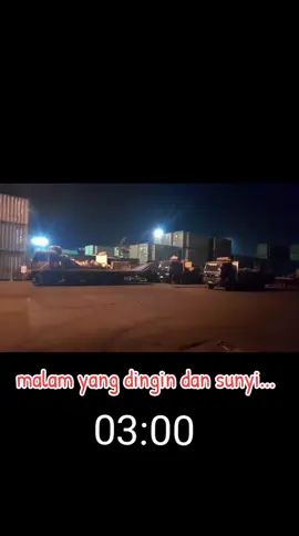 malam yang dingin dan sunyi #malamyangsunyi #pelabuhan  #alatberat #truck 