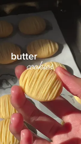 butter cookies✨ ingredients: 110g butter 1/4 cup powdered sugar  essence vanilla  1 cup flour  2 tbsp cornstarch  : bake 150° 25-30 minutes #buttercookies #cookies #baking #cooking 