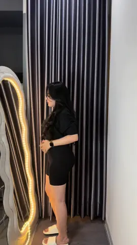 Korset andalan biar ga keliatan buncitnya🙈