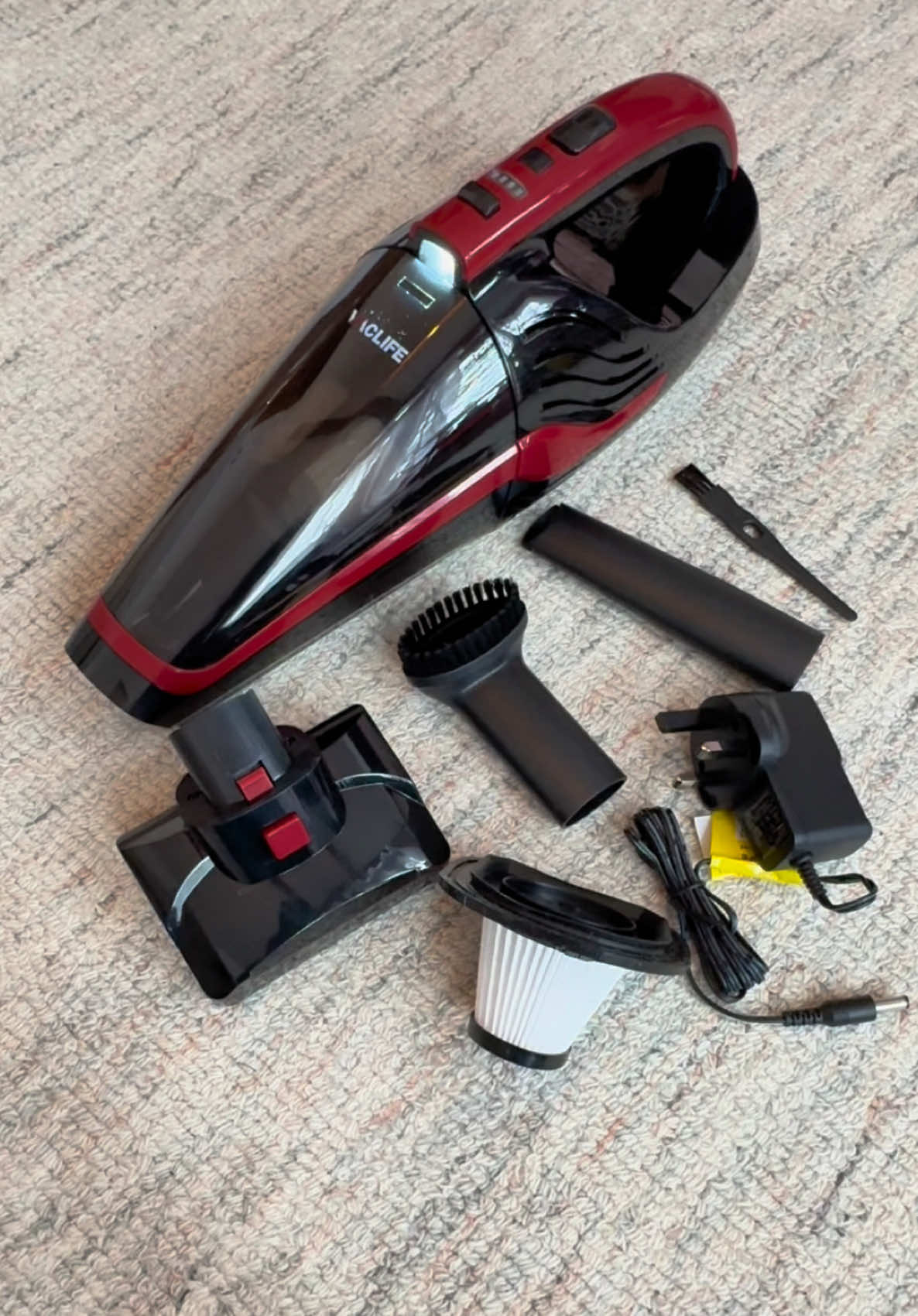 Powerful handheld cordless vacuum cleaner! Perfect for you home, car and pet hair 🙌 #vacuum #hoover #cordless #cleaning #Home #car #pethair #CleanTok #sale #tiktokmademebuyit #fyp 