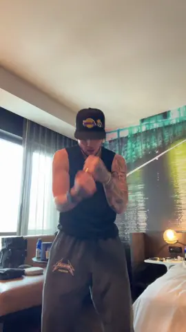 My warmup for the gym💪🏼😂 #foryou #paratii #dance #foryoupage #dancer #jbalvin #ferxxo #fypage #newyork #tristenerickson #tristen  @Feid @J Balvin 