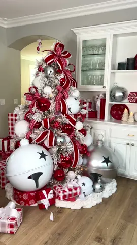 I am getting very excited 👏🏻Whose ready for Christmas inspo?!?! #christmas #christmastree #christmasdecor 