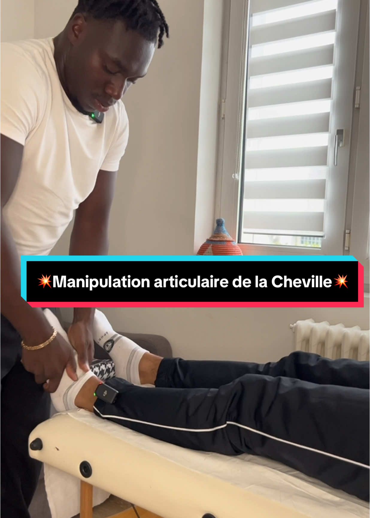 Tres bonne technique pour ceux qui ont la cheville raide ou qui ont eu des entorses de cheville 🤩#osteopath #osteopathy #osteopatia #chris_osteo #cracks #crackingbones #manipulation #ASMR #fullbody 