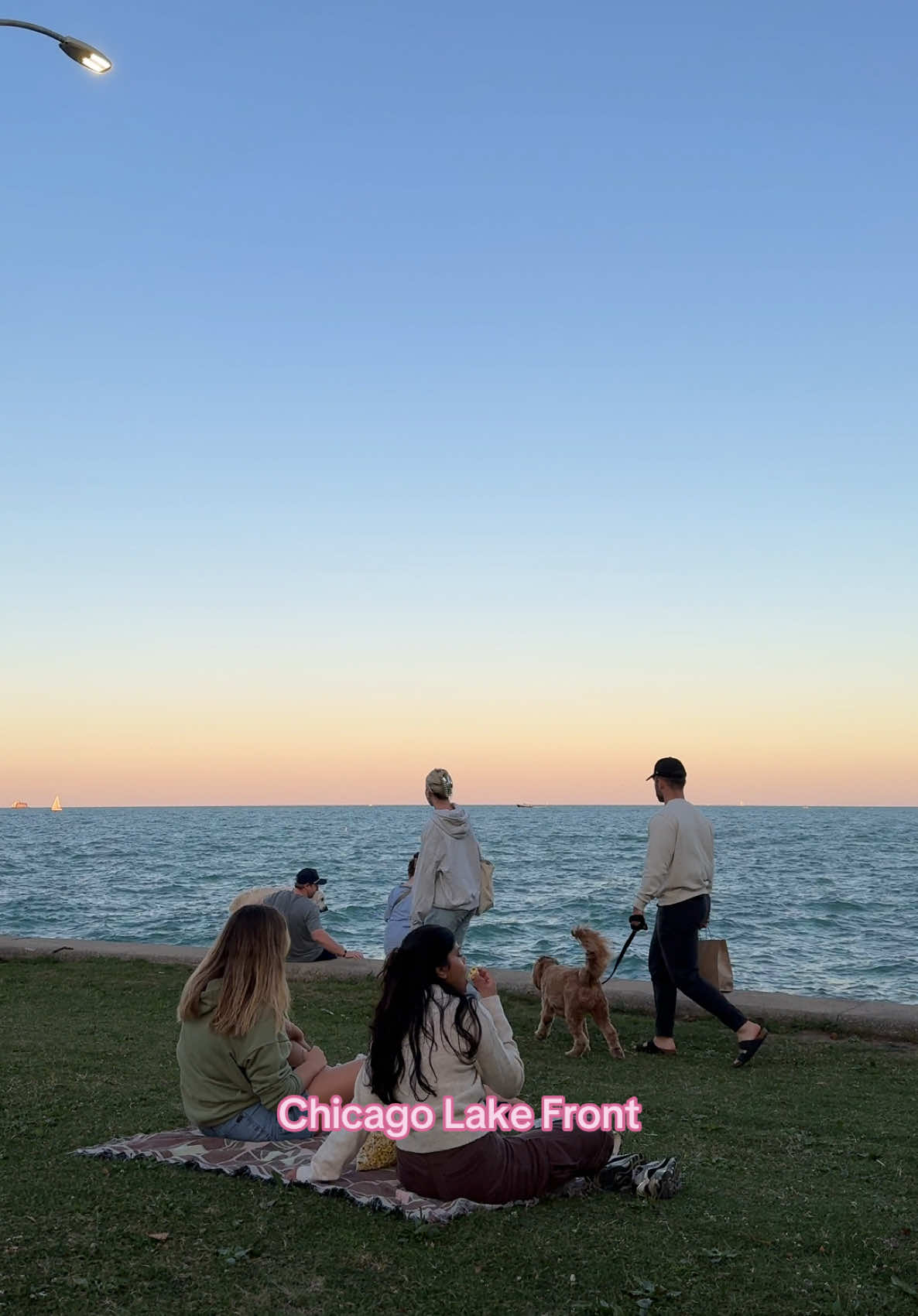 Rounding off summer right with checking a picnic off my bucketlist by the lake front! #chicago #chicagobucketlist #explorechicago 