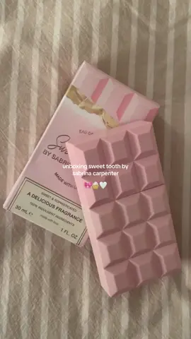 it smells soooo good ୨♡୧ #sabrinacarpenter #sweettooth #sweettoothsabrinacarpenter #scentbeauty #coquette #girlyaesthetic #sweetperfume #shortnsweet 