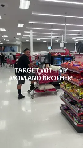 INSTA/YT: JANETTESOBERANES #fypage #fypp #target #brother #mom #foryoupage #targethaul #oops #Siblings 