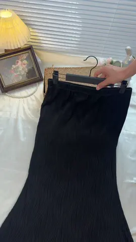 This high - waisted hip - hugging fishtail skirt for women is like a flowing work of art. The high - waisted design can visually lengthen the leg lines, showing an elegant body proportion. The hip - hugging cut perfectly outlines the curves of a woman, sexy yet dignified. And the fishtail skirt is the highlight of this skirt. As you move, the skirt sways gently like a fishtail, dynamic and romantic. Whether it's paired with a simple shirt for a formal occasion or a casual top for daily outings, it can make you the most eye - catching focus in the crowd in an instant, fully releasing the charm and style of women. #pajamas #pajamaset #loungeset #sleepwear #nightwear  #outfit(topic) #croptops #loungewear #womenfashion #GymTok #gymgirlies #gymootd #GymLife #gymoutfit #gymgirlsoftiktok #sport  #spotlightfinds #spotlightfashion #fyp  #dealsfordays #giftfromtiktokshop #tiktokshop #halaratiktokshop #fashiontiktok   #2pieceset #spotlightfinds #spotlightfashion #luminous #ttshop #fashionfinds #OOTD #soft #quality #girls #feelinggirl #fypage #fypシ゚viral #fyppppppppppppppppppppppp #foryou #foryoupage #forya #tryon #tryonhaul   #fallfreshness  #fall #summergames  #halloweencostume #halloween2024 #holloweenoutfit #holloween #holloweenlook #holloweenparty #carton #spooky #spookyseason #spookyszn #spookyscaryskeletons #spookymonth #spookytok