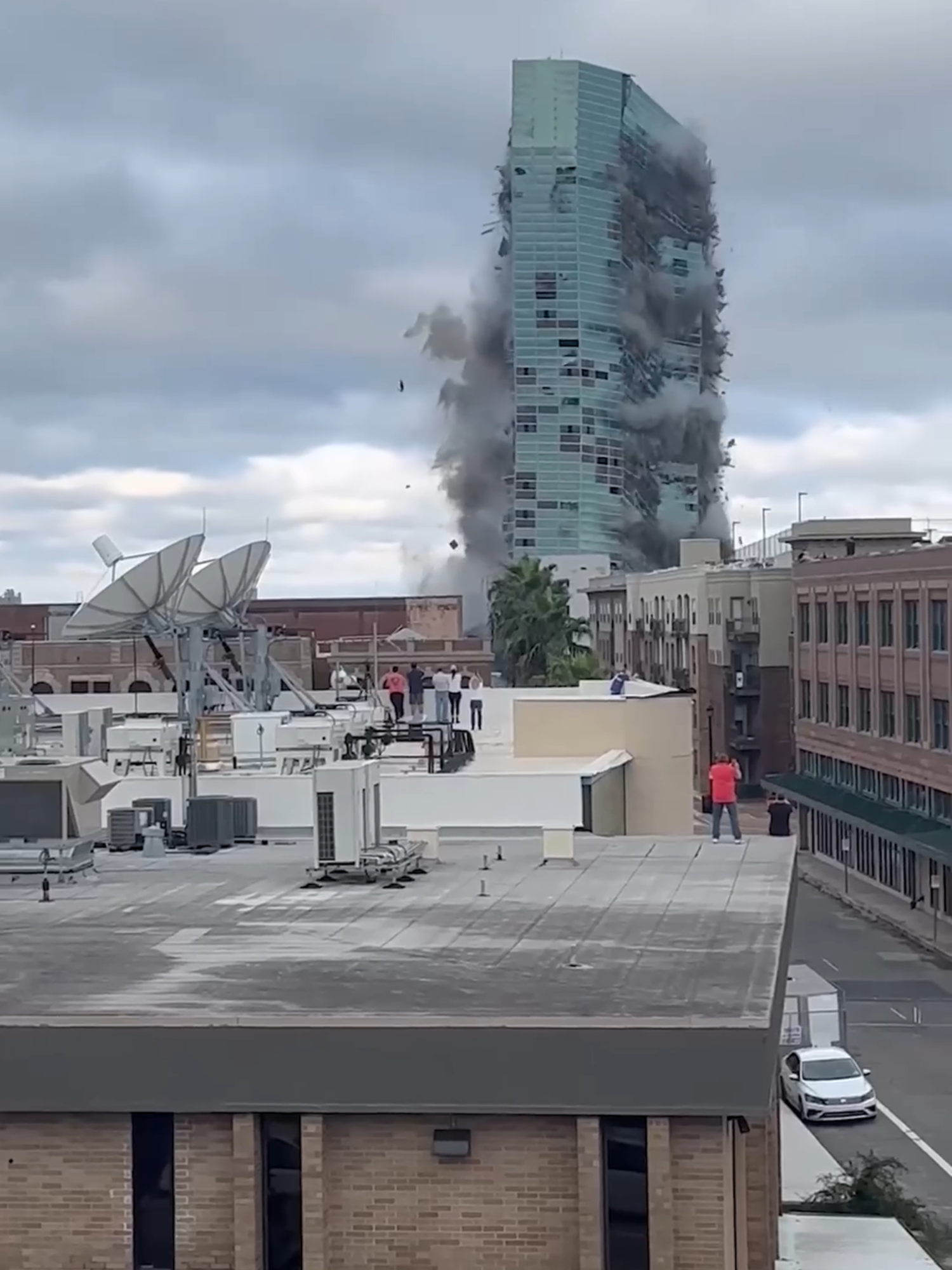 The tallest building in Lake Charles, Louisiana, was imploded on Sept. 7 after a four-year vacancy due to damage sustained from Hurricane Laura, local news reported. Video shows the moment of the demolition and the tower collapsing into a large cloud of dust and smoke, marking the end of the building's 41-year lifespan. #news #louisiana