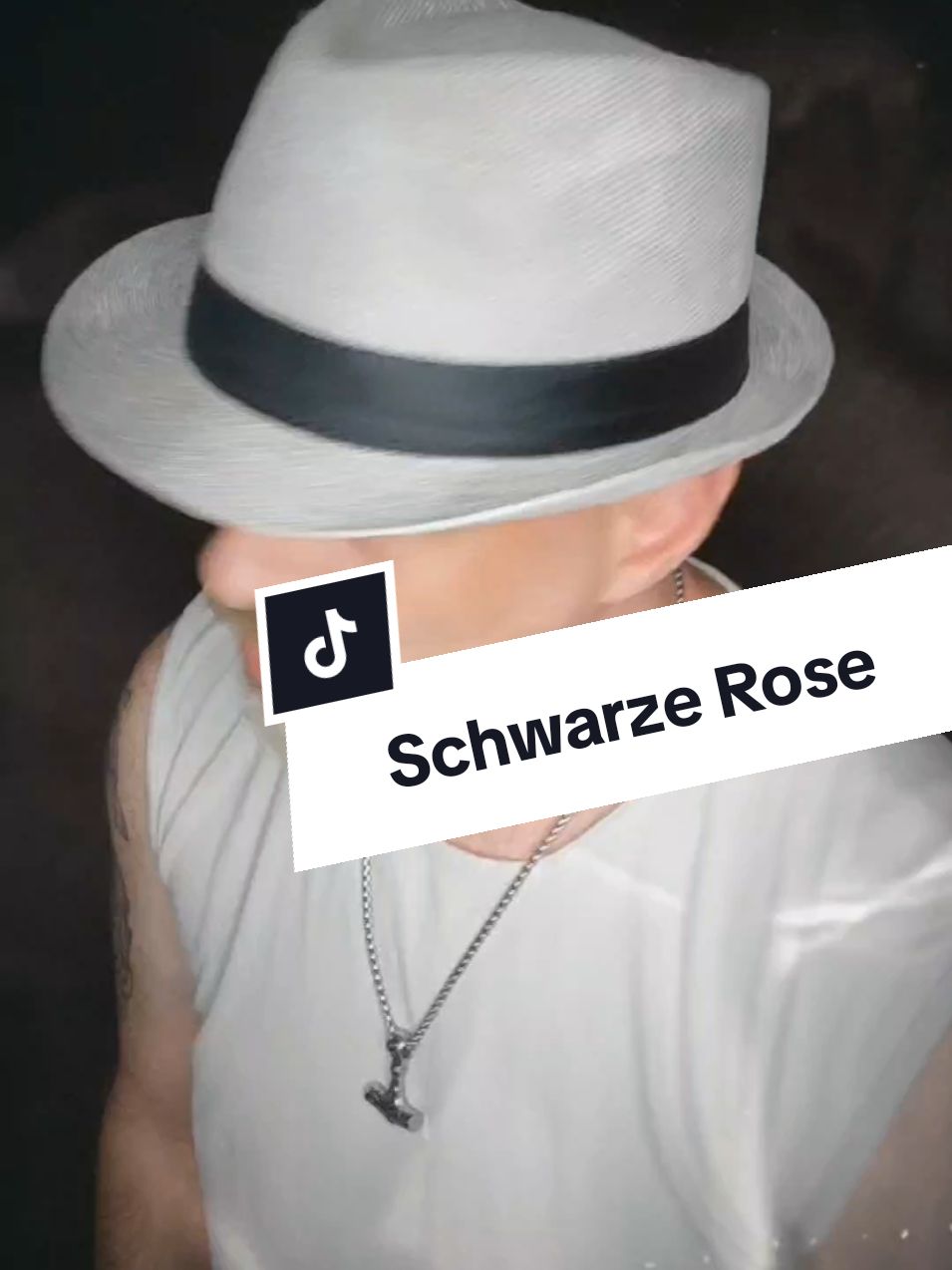 #schwarzerose #ibo #lipsync #viral #viralvideo #viraltiktok #fy #fürdich #foryou #foryoupage #gestörtabertrotzdemgeil #durchgeknallt #spassmusssein #CapCut #capcutcreator #bezauberndemenschen❤ 