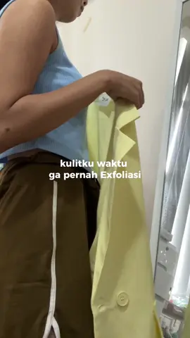 [SAVE & SHARE] MASIH MAU NUNDA EXFOLIASI ⁉️ SETELAH TAU HASILNYA BISA BIKIN KULIT JADI LEBIH SEHAT DAN CERAH‼️ Kalo minty sih mending rutin pake ini daripada nunggu sel kulit matinya numpuk dan makin susah lagi dibersihinnya kalo kalian udah mulai rutin exfo dari kapan nih brighties ? #brighty #brightyindonesia #toner #tonerketiak #underarm #tonerbadan #ketiak 