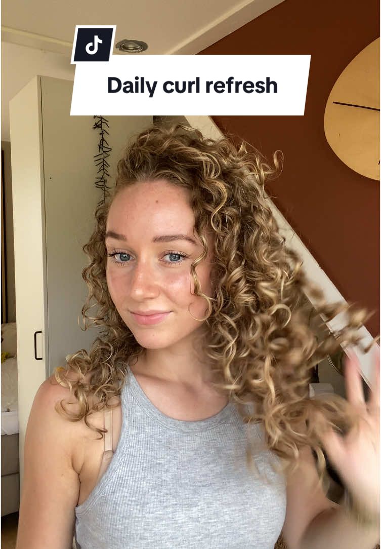 Curly refresh🩶 Products: Curl cream & gel: @Curlygirlmovement  Mousse: @Wella Professionals  #curls #curlyhair #curlyhairtutorial #curluhairstyle #curlyhairrountine #curlyhaircheck #curlyhairtips #curltok #krullen #krullendhaarroutine #curlyrefresh 