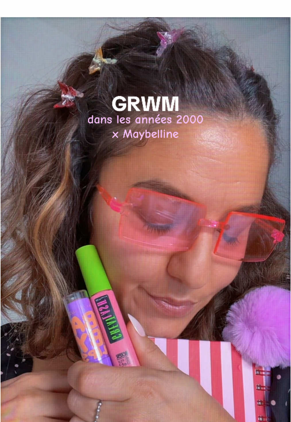 Britney, police Comic Sans MS et un tamagotchi 💝 Merci @Maybelline New York France de m’avoir replongée dans mes jeunes années. Si j’avais eu tiktok à l’époque, mon contenu aurait probablement ressemblé à ça 🥹 #grwm #maybelline #maybellinefrance #y2Kmakeup #années2000 #TikTokBeauty #makeuptutorial #nostalgie #tutomakeup