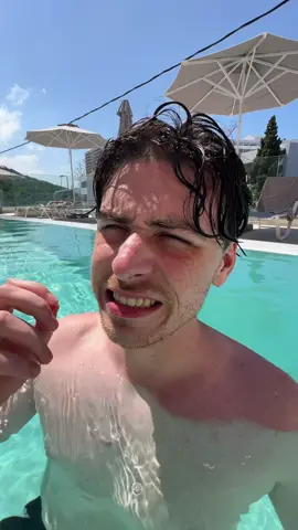 Vind jij het erg als je haar nat wordt?😵 #vakantie #herkenbaar 