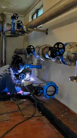 #weld #welding #weldingtiktok #welder #tig #pipe #pipeline #inoxtag #work #passion #italia #fyp #foryou #foryoupage #oneshotmuso #accadeoggi 