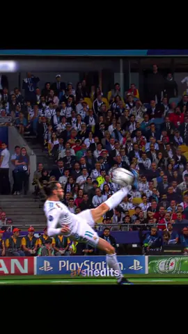 Ronaldo and Zidane's reaction to Bale's bicycle kick goal 🤯 #realmadrid #football #edit #cr7 #ronaldo #fyp 