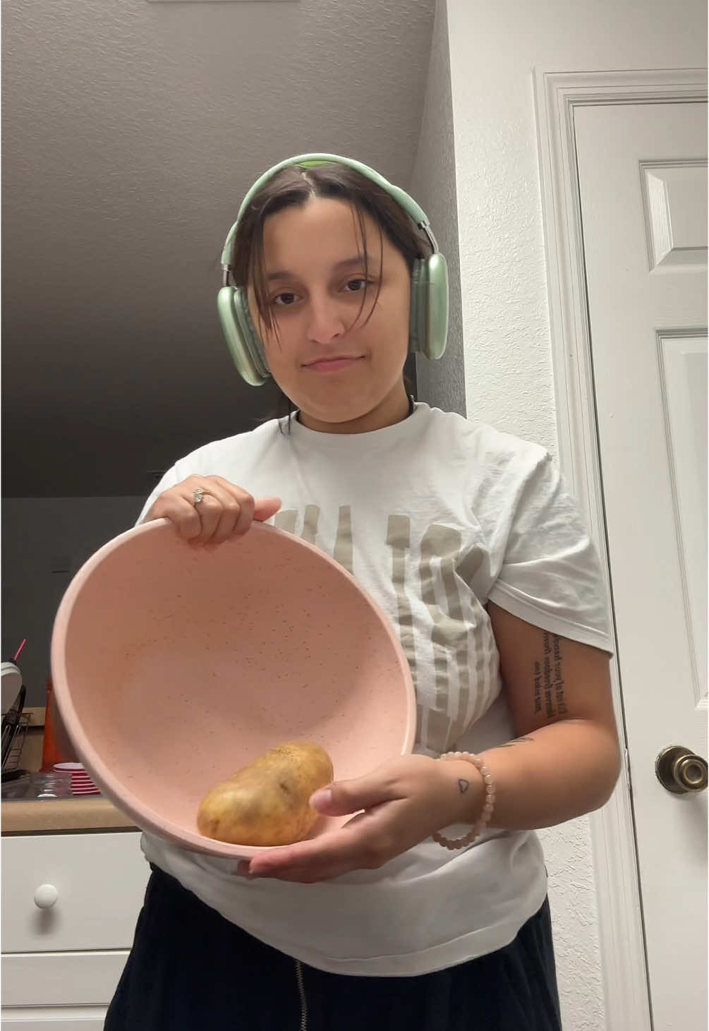 to my boyfriend who doesn’t know how to cook, here you go my love  I NEVER HAVE MADE A BAKED POTATO SO I TRIED I SWEAR I KNOW HOW TO COOK😭  #cookingvideo #iloveyou #onthisday #fypシ #viral #ilovemyboyfriend #foryoupage #fail @Riley Frame 