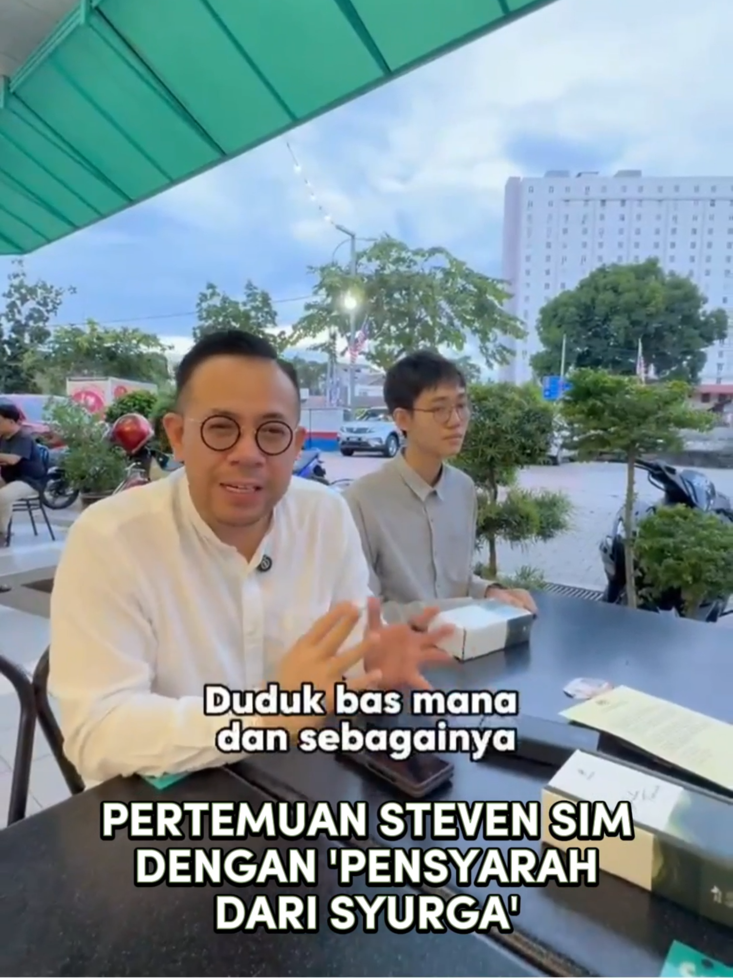 Pertemuan Steven Sim dengan 'pensyarah dari syurga'. Tersentuh ya dengar kisah adik Lim ni. #malaysiatribune #pensyarahdarisyurga